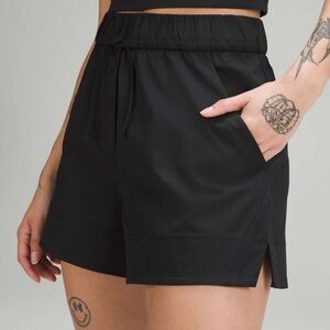 Lululemon Cinchable Waist High-Rise Woven Short 3.5"